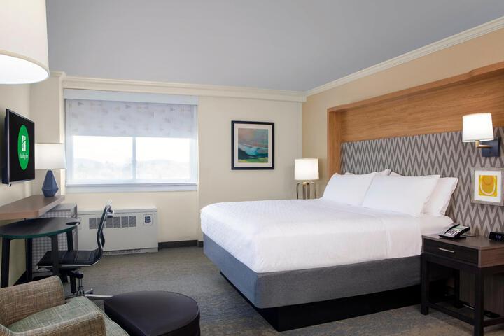 2 Queen Beds (7 of 12)