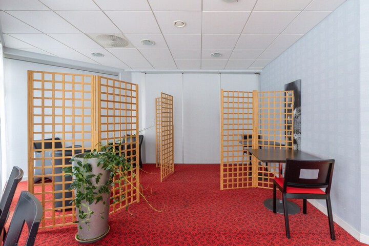 Business Center 64 of 70