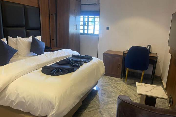 Room 6 of 21