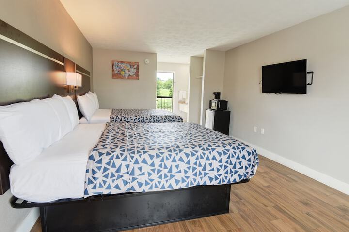 2 Queen Beds (3 of 10)