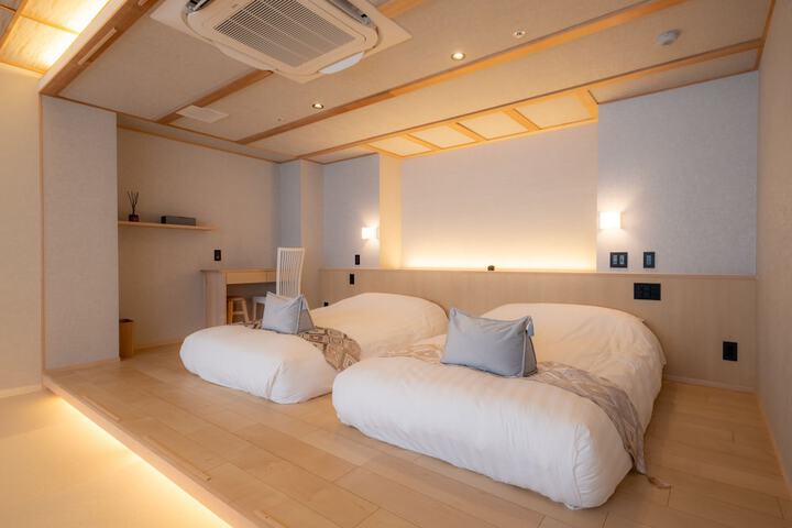 Room 16 of 79