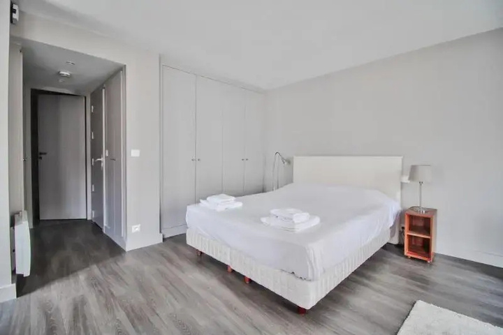 Room 4 of 5