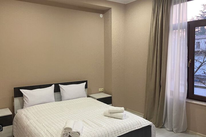 Room 5 of 11