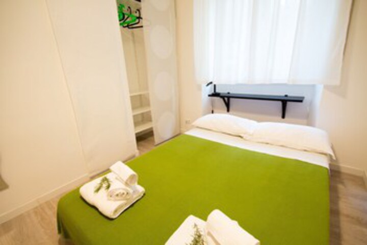 Room 27 of 32