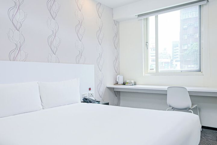 Room 41 of 83