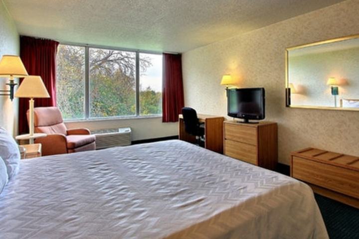 Room 2 of 3