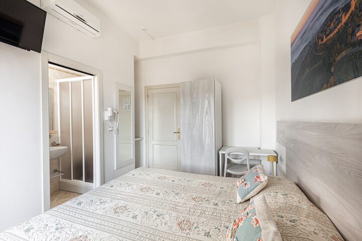 Room 49 of 181