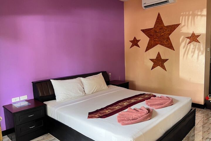 Room 21 of 153