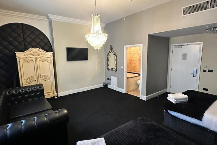 Room 65 of 171