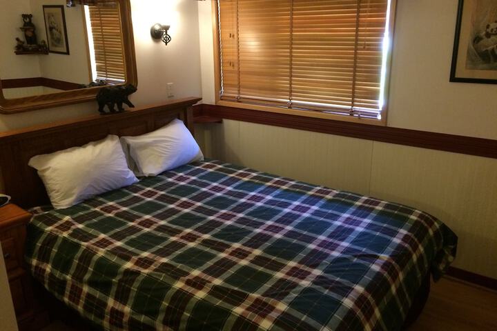 Room 3 of 98