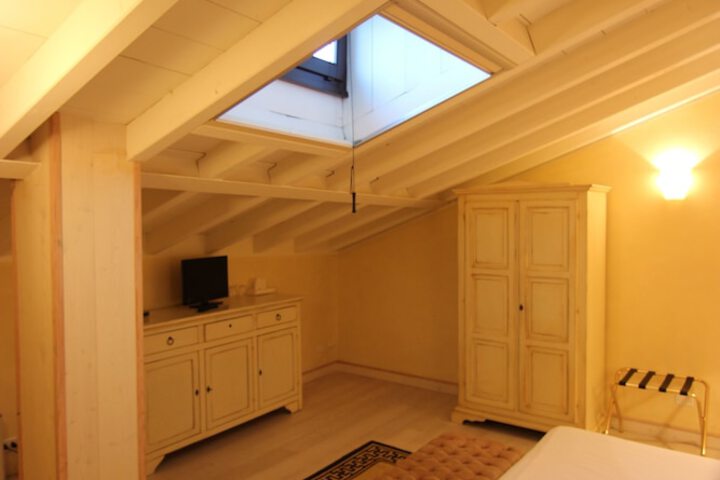 Room 10 of 175