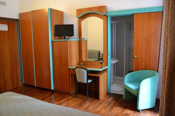 Room 2 of 21