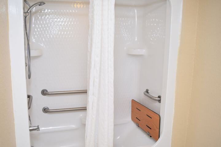 1 King Bed Jetted Tub No Lake View (7 of 16)