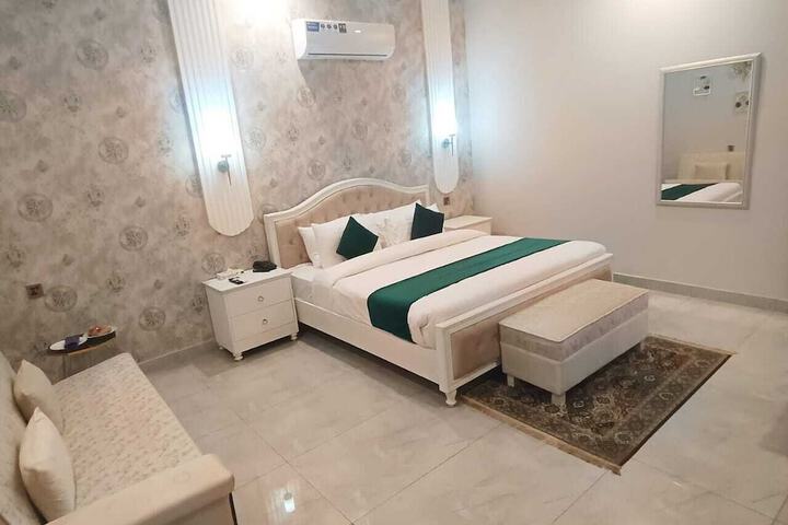 Room 9 of 27