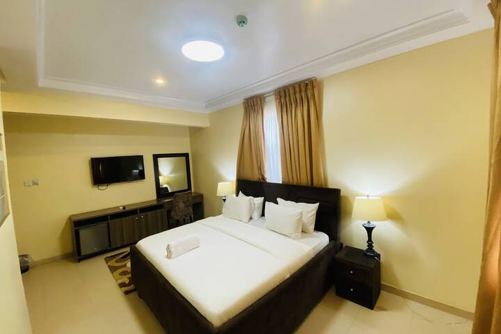 Room 8 of 13