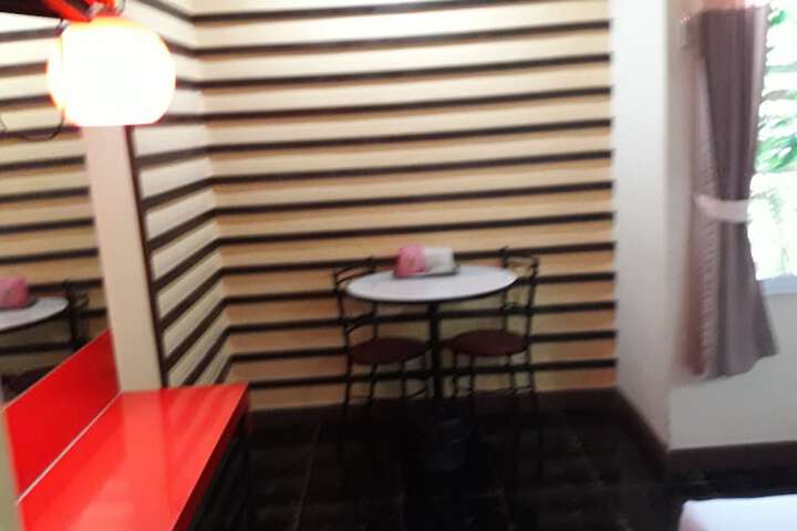 Room 10 of 14