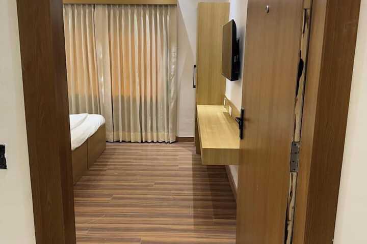 Room 5 of 47