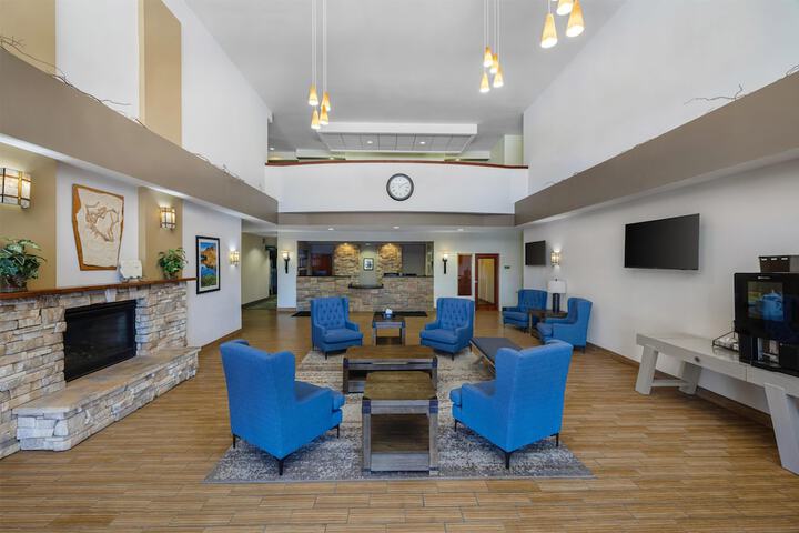 Entrance & Lobby