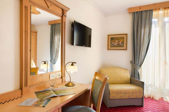 Room 32 of 67