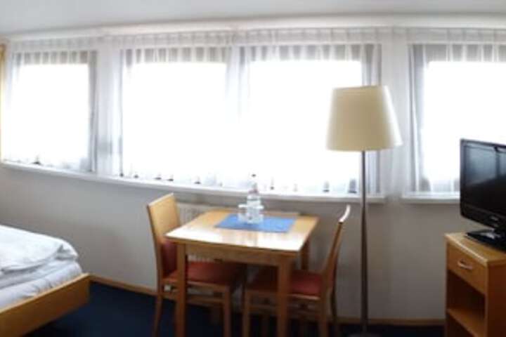 Room 1 of 1