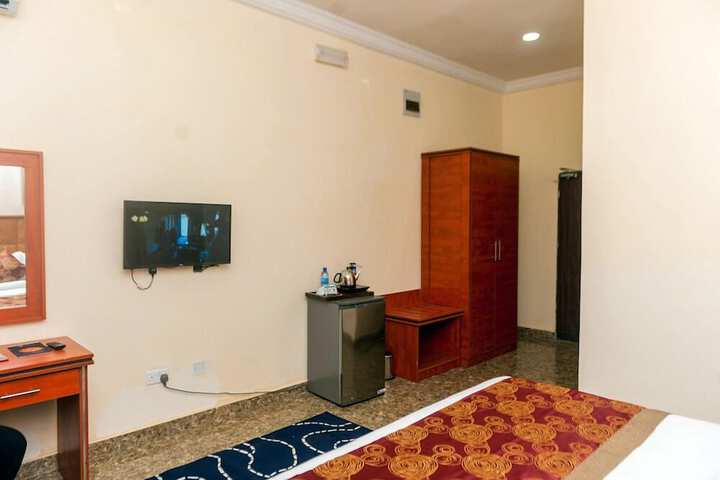 Room 26 of 42