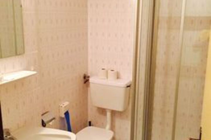 Room 4 of 19