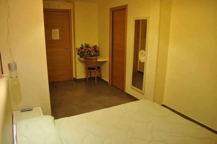 Room 7 of 44