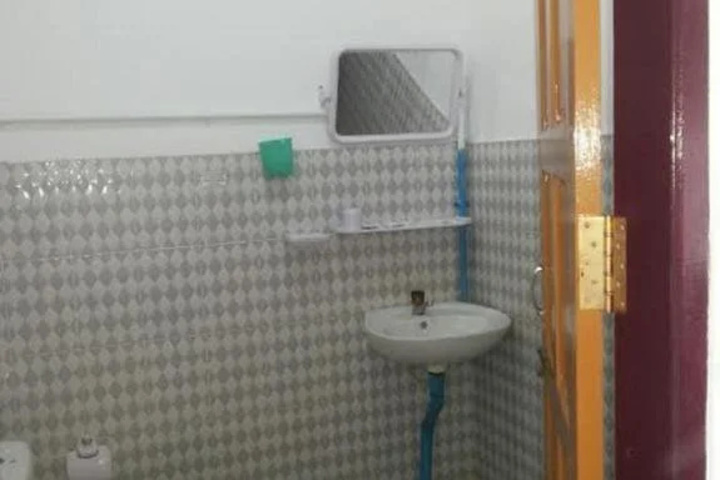Room 4 of 6