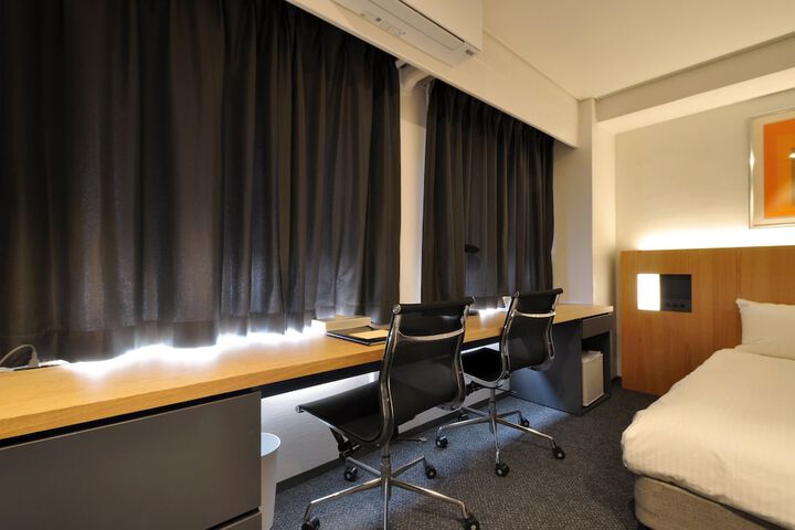 Room 21 of 48