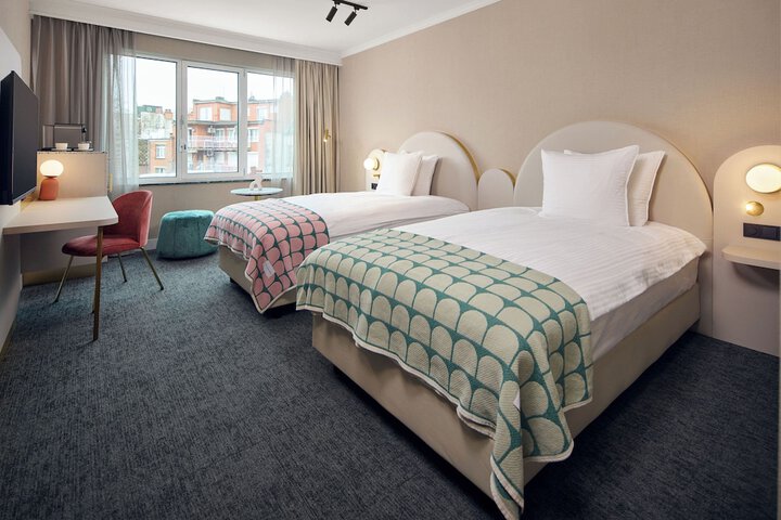 Room 3 of 53