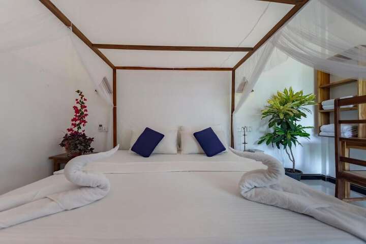 Room 2 of 31