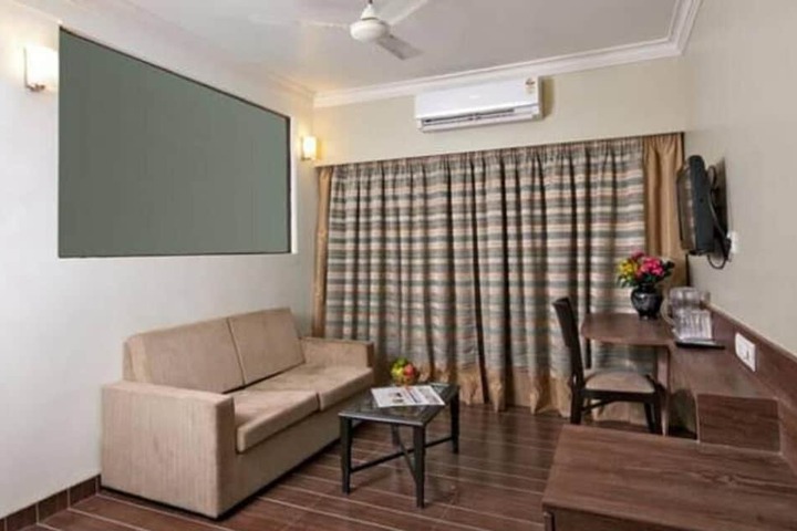 Room 15 of 34