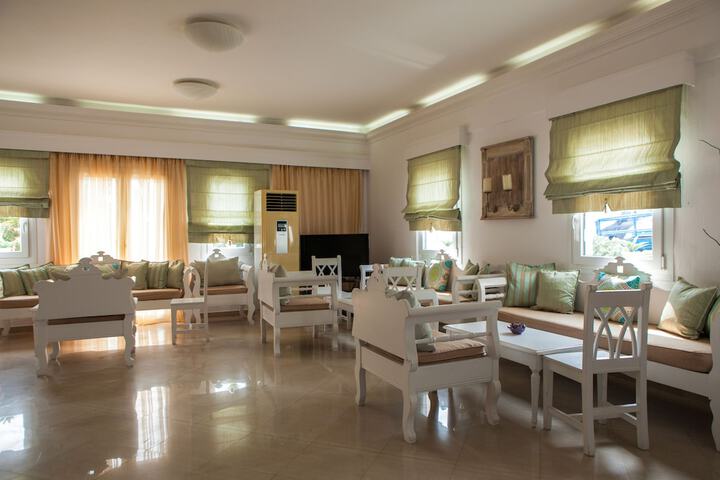 Guest Lobby