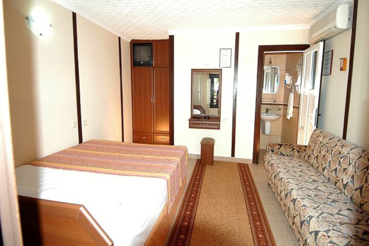 Room 3 of 66