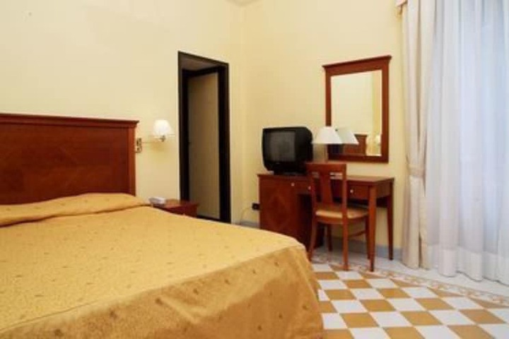 Room 9 of 37