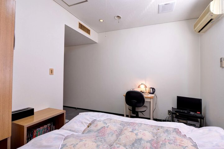 Room 5 of 26