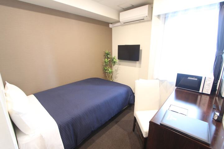 Room 4 of 28
