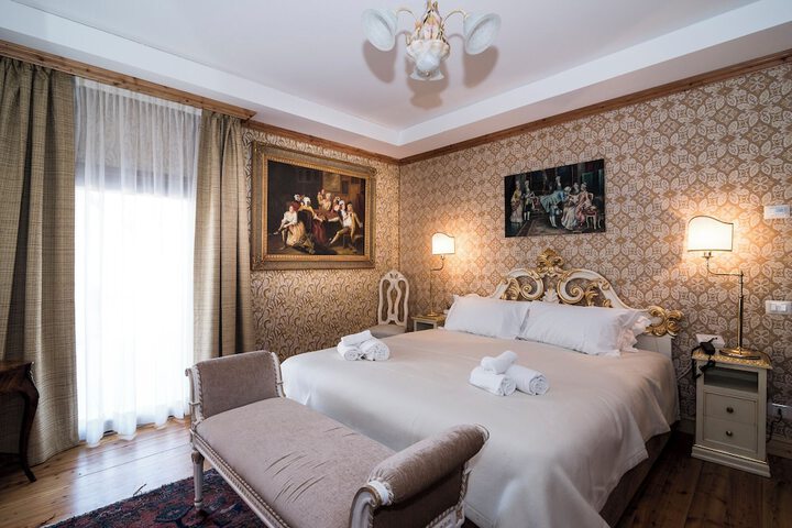 Room 10 of 36