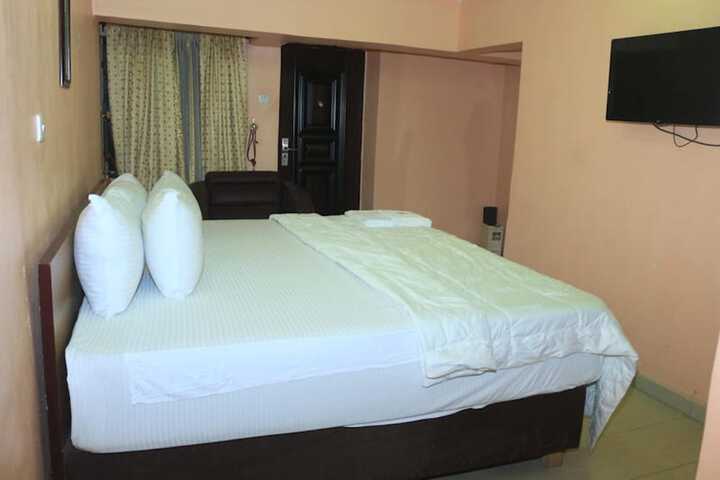 Room 14 of 25