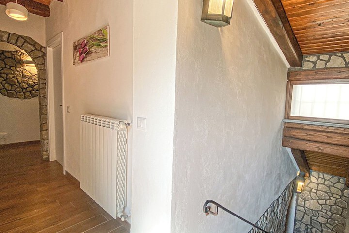 Room 32 of 61
