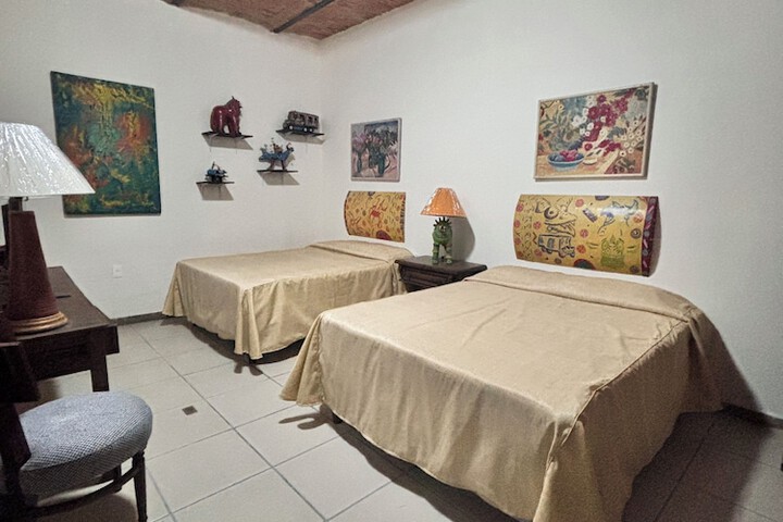 Room 11 of 39