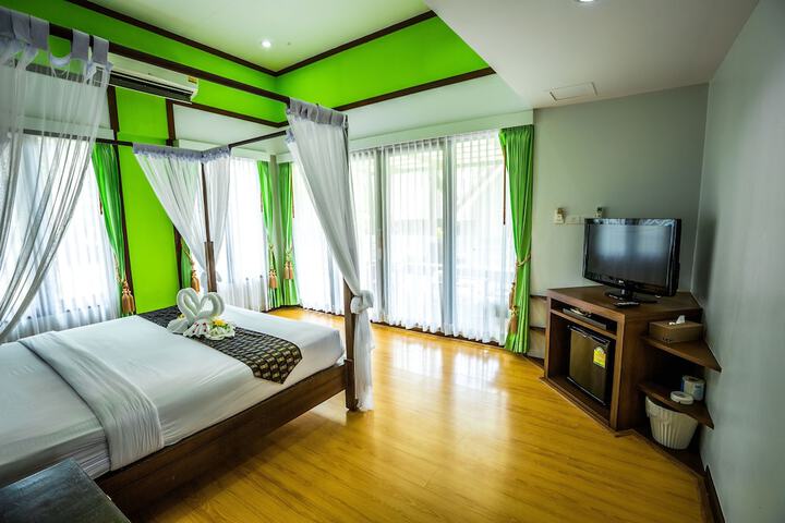 Room 13 of 83