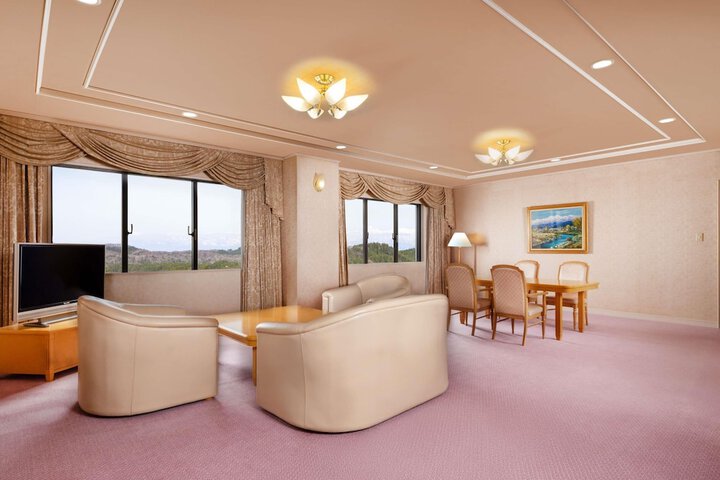 Room 3 of 89