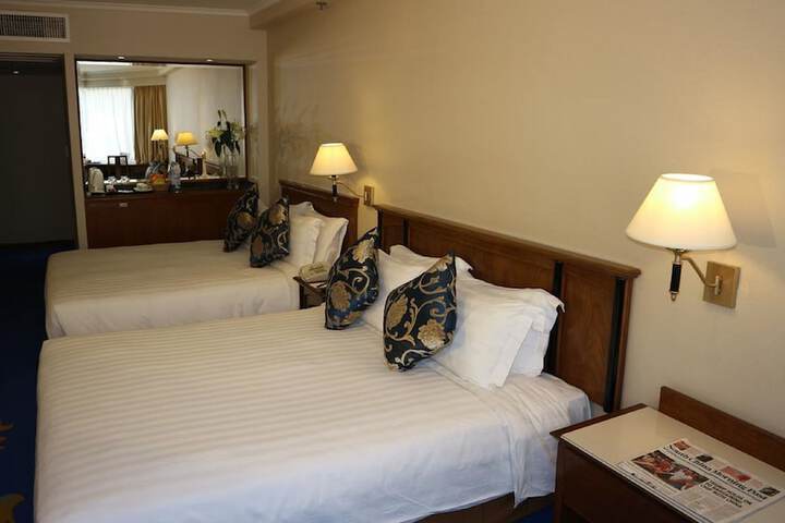 Room 17 of 60