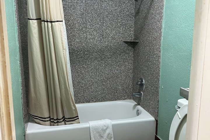 Room 8 of 9