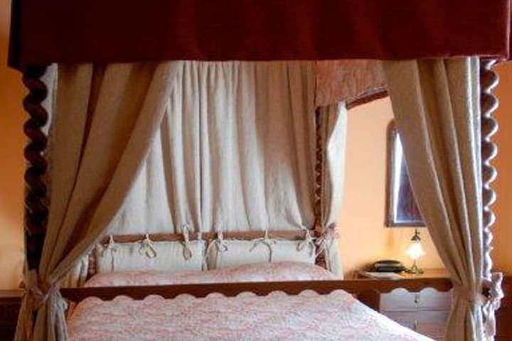 Room 8 of 38