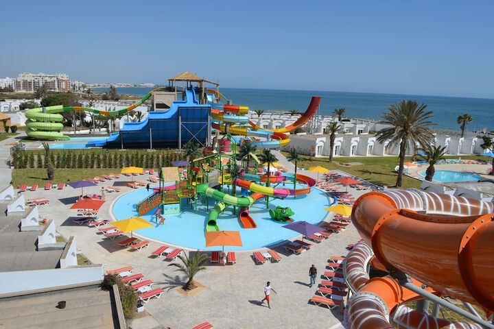 Hotel with Pool