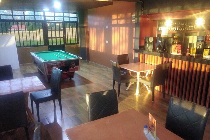 Lounge 31 of 57