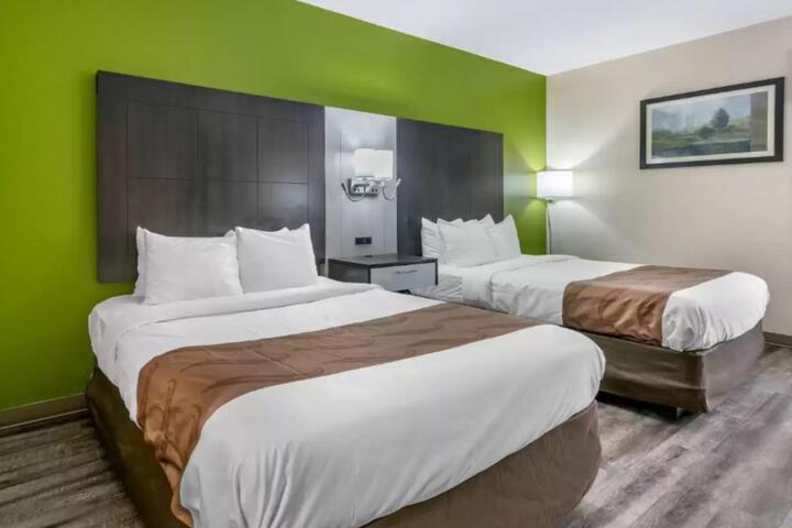 2 Queen Beds (4 of 9)