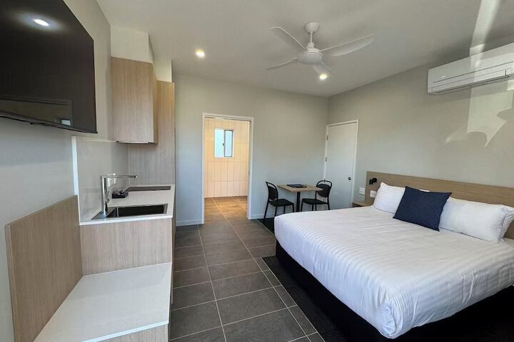 Room 8 of 120